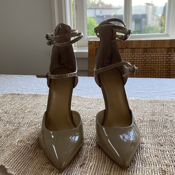 Sexy Tan coloured Marc Fisher high heels - size 8M - Picture 3 of 4
